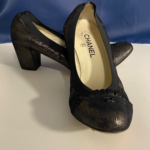 Chanel Heels Classic Black w/ gold flex size 41 or 10 US 11 US excellent authent - Picture 12 of 12